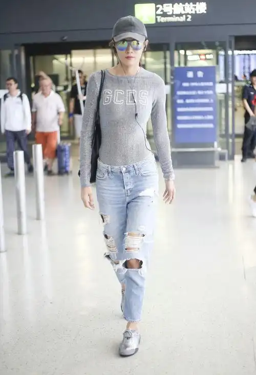 凹凸有致,上半身都是腰,张蓝心这身材真的太逆天