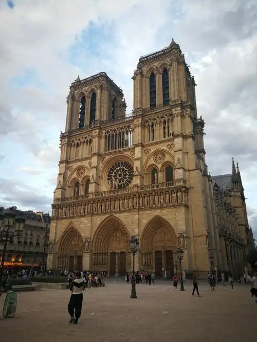 雨果笔下的巴黎圣母院