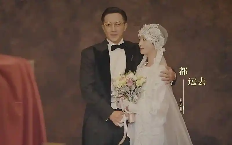 传家韩庚单膝下跪求婚吴谨言吴谨言一袭白婚纱出嫁太圆满