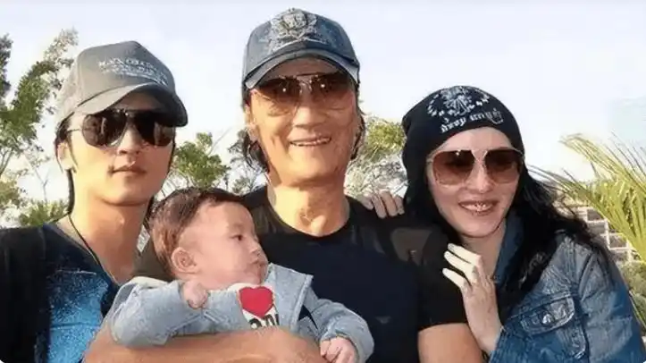 张柏芝虽然不曝出三胎父亲,但也不是绝对秘密,谢贤也许是知情人