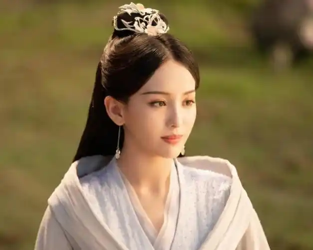 周冬雨古装剧官宣,男主帅出新高度,但恕我直言女配颜值太抢风头