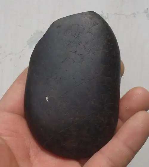 210克牌形黑皮红玉籽料