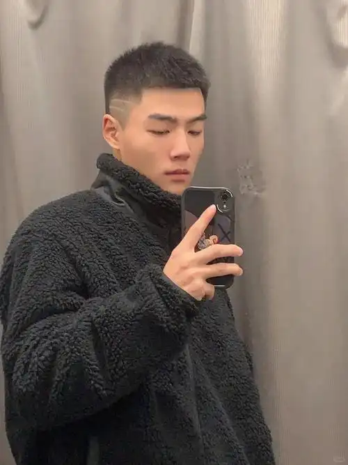 165cm男生剪这3款露额发型帅气又显高颜值蹭蹭涨