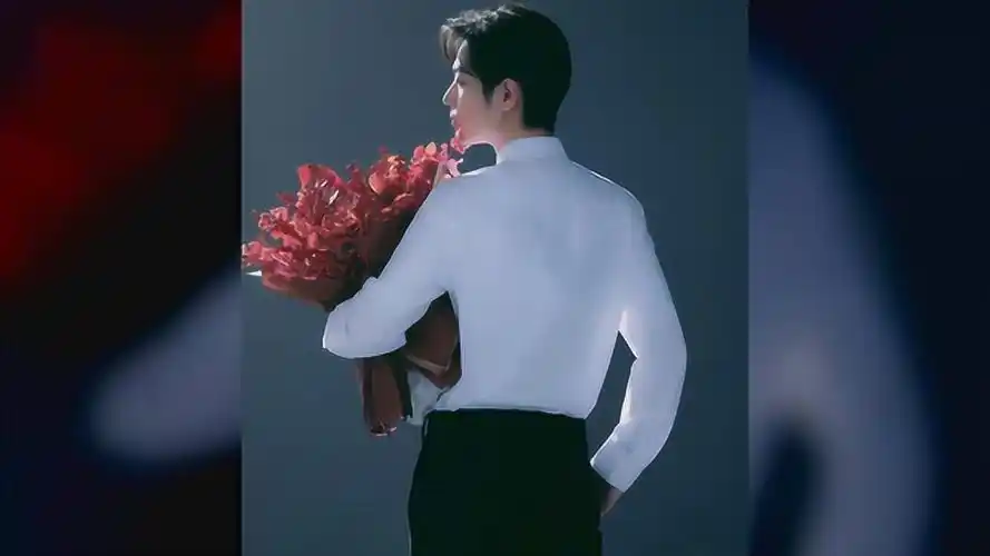 4张肖战的背影中混入1张王一博新粉看了一脸懵老粉毫无压力