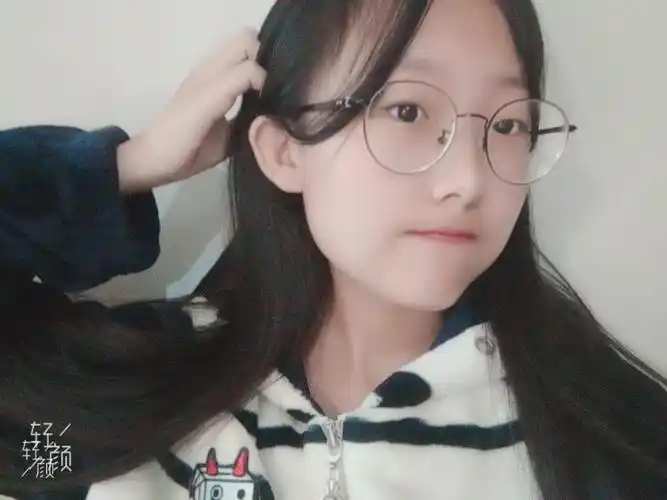 有没有高度近视也漂亮的女孩子呀