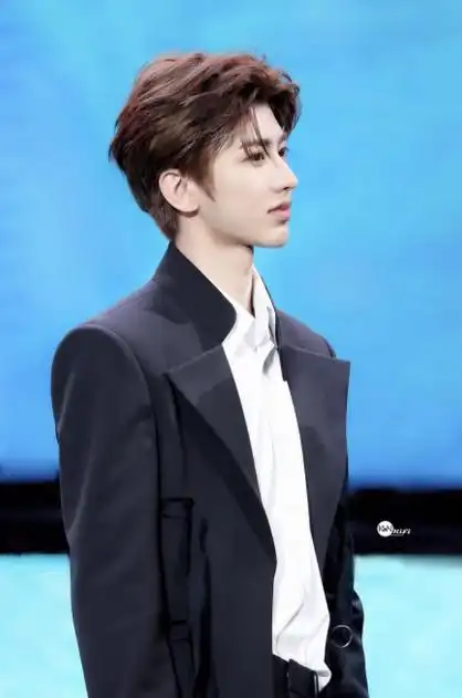 蔡徐坤真的是多才多艺,长的还是阳光帅气,理想型老公