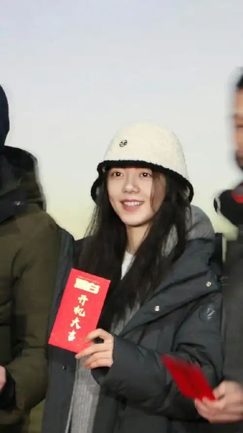 赵今麦甄珍素颜开机照#赵今麦素颜的状态也太好了吧,即使是素颜也是