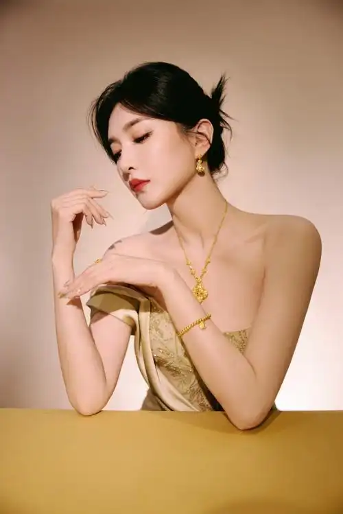 江疏影冷脸千金#姐别太适合这种风格08金色衬得人都白发光了!