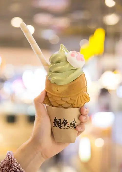 队排成人肉景点的网红鲷鱼烧来福州啦拿着它每5分钟就要被搭讪一次