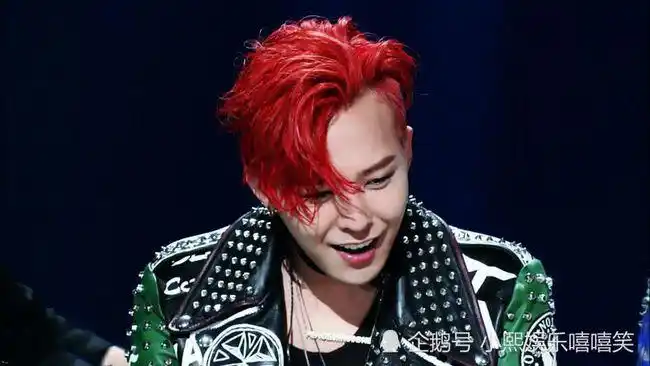 权志龙晨起就抽烟,90度嘴叼姿势无人能敌,不怕被烫到吗?