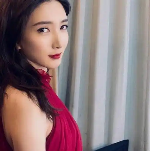 江疏影晒《清平乐》剧照称:我的年度最好看照片,网友戏称:脸呢_王凯和