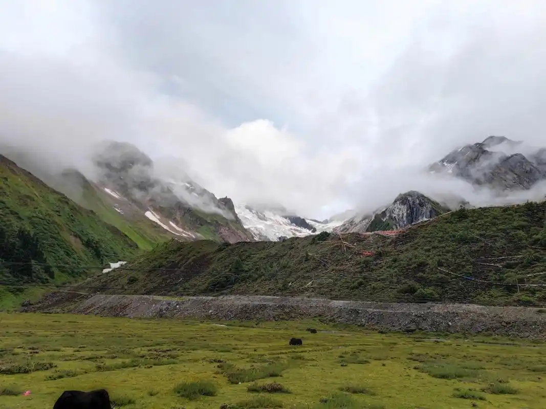 林芝到墨脱 今天是林芝到墨脱,沿途瀑布雪山冰川,热带雨林,雅鲁藏布江