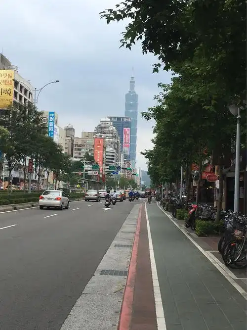 台湾自由行(二)登台北市101大厦观台北市夜景.(副本)