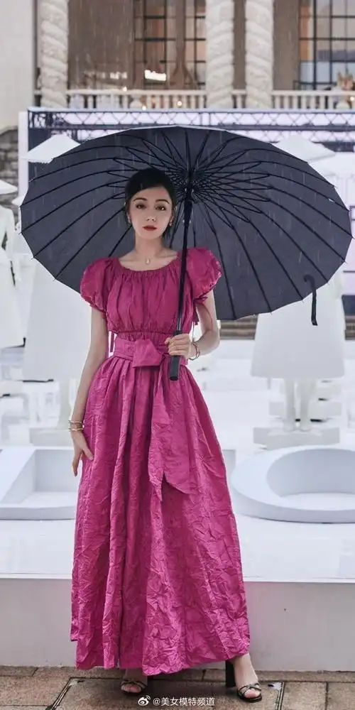 迪丽热巴火龙果公主裙灵动柔美