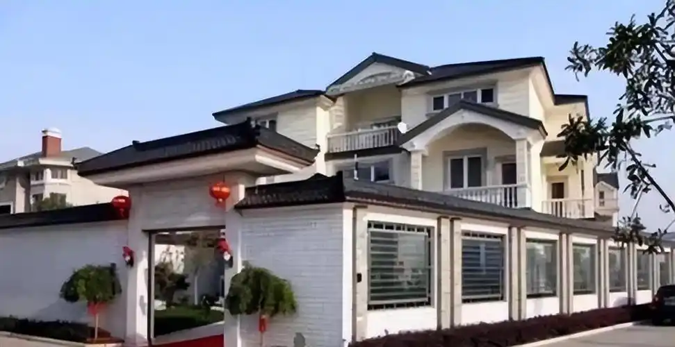 王二妮22岁成名放弃百万年薪嫁农村小伙如今带妹妹做公益