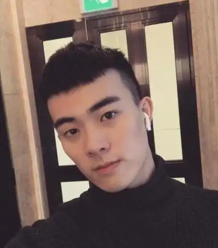 男生头发少软细留什么发型图片