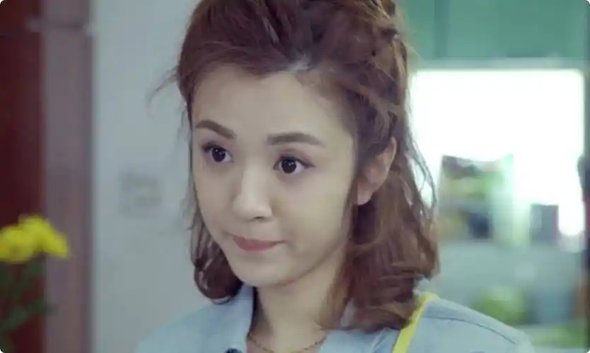 这一次,被勒出赘肉的王晓晨,把她的"中年尴尬"展现得淋漓尽致_演技