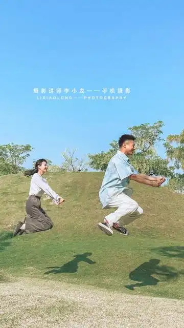 双人合照不会摆姿势,这几个好玩有趣的动作学起来.