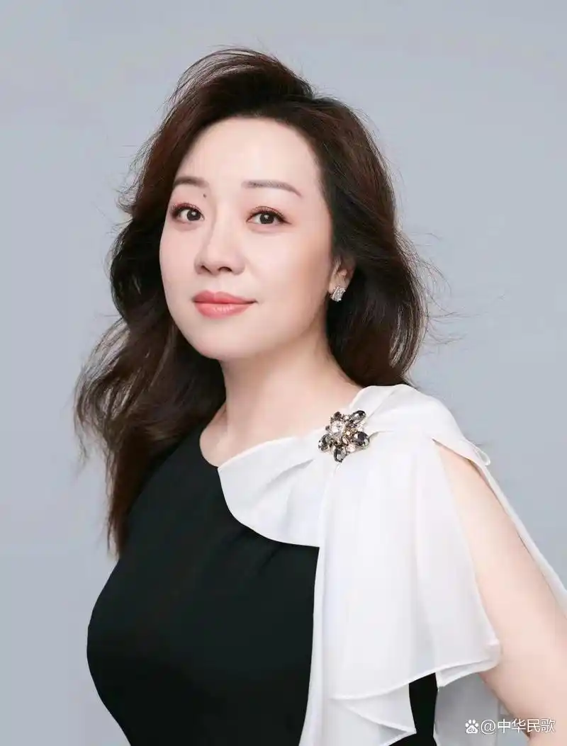 颜含彦(旅意女高音歌唱家)简介