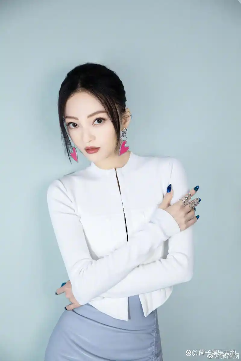 张韶涵写真,妆容清新自然!