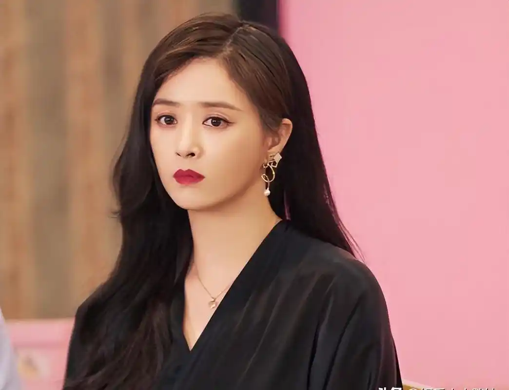 蒋欣:从瓷娃娃到"剩女"困境,女性的事业与婚姻抉择 蒋欣,80后女明星