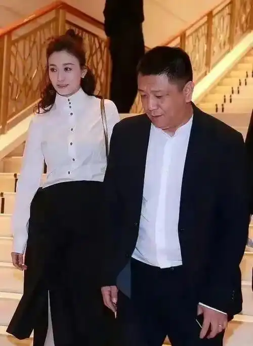 李小冉被富商霸占4年2次流产没想到男闺蜜砸下5亿甘愿接盘