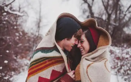 七夕情人节的甜蜜情侣,高清壁纸图片,情人节-回车桌面