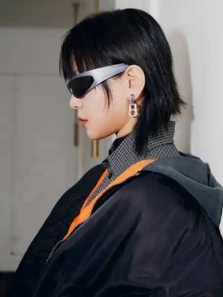 周笔畅露腿了##周笔畅巴黎时装周造型