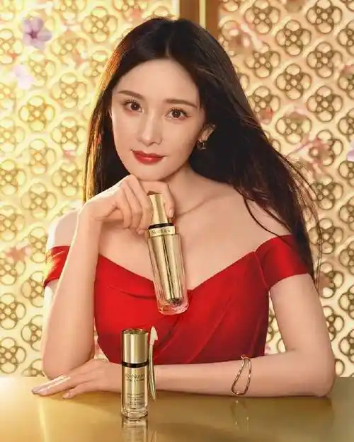 泰国/英国/秘鲁等地都有全球代言人@杨幂新春广告图(p7-9原图)