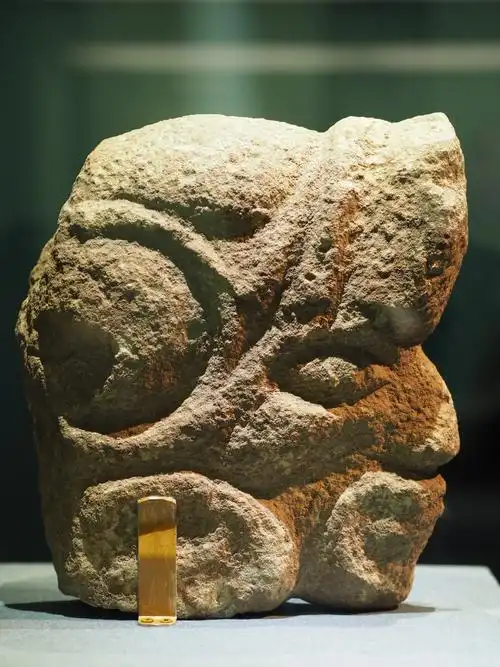 新石器时代红山文化石雕人头像辽宁省文物考古研究所藏