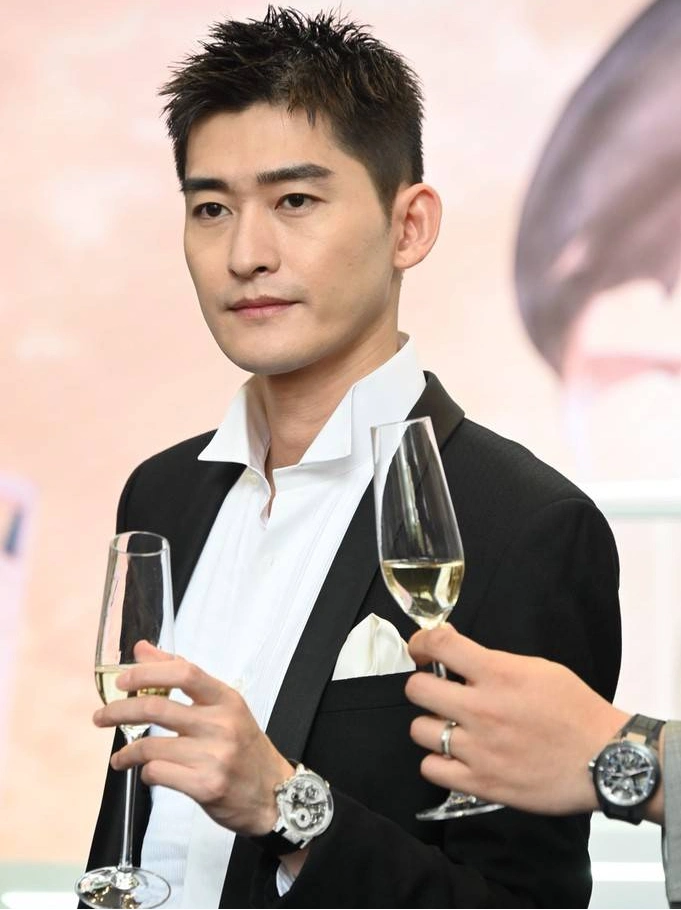 1/ 12 张翰,原名张汉,出生于黑龙江省齐齐哈尔市龙沙区,中国内地男