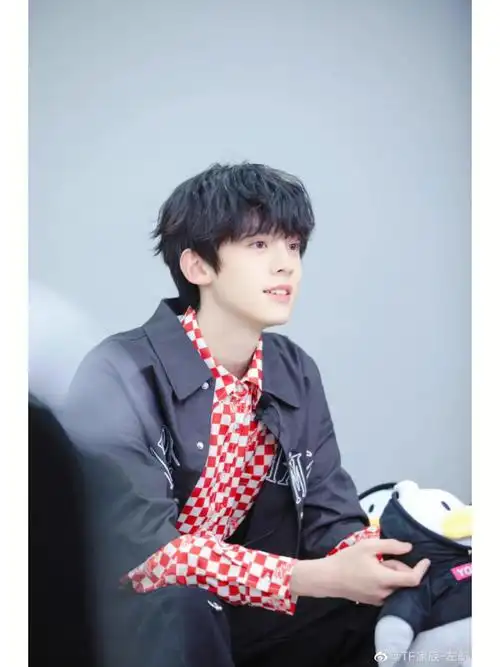 左航 13de marzo趴肩小熊短袖衬衫