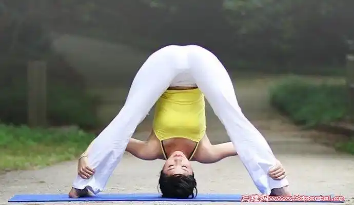 漂亮的瑜伽美女
