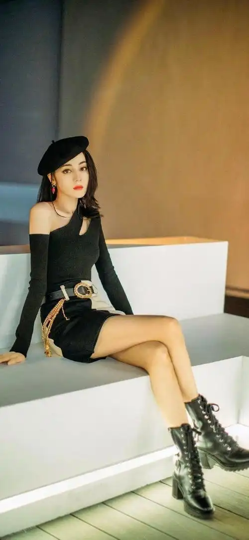 迪丽热巴壁纸,身材超级好的美女