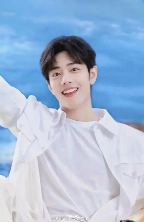 x玖少年团肖战daytoy最新具有融化力的笑容来啦肖战超话,阳光般敌笑