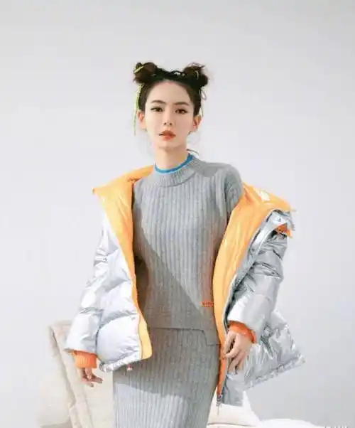 有种"基因"叫戚薇女儿,5岁学妈妈化妆,最新自拍照太可爱_lucky_长发