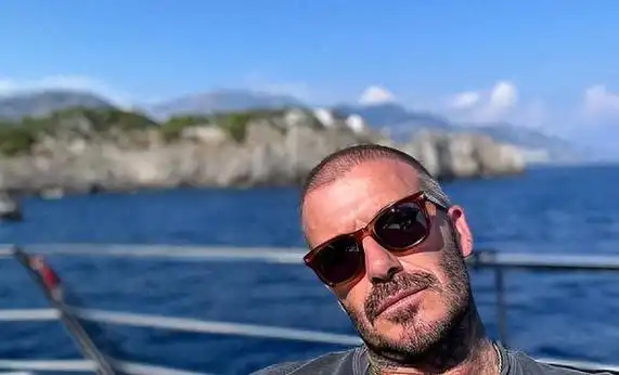 篇一:贝克汉姆的新发型引热议,罗密欧能否驾驭?