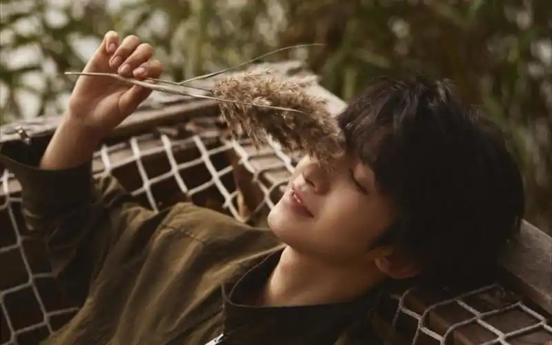 十一月into1刘宇时尚健康杂志开箱