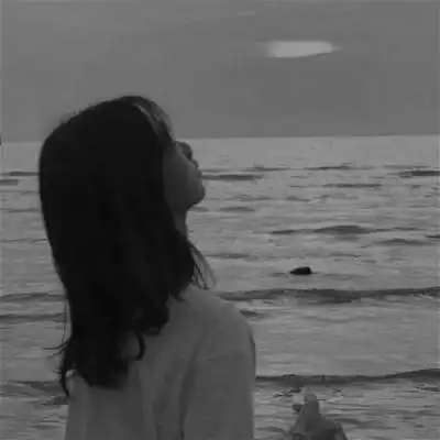 女生头像伤感黑白背影 元气少女锅德缸 - qq女生头像 - 520个性网