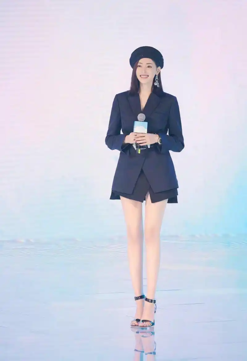 张天爱的美腿性感又不失优雅