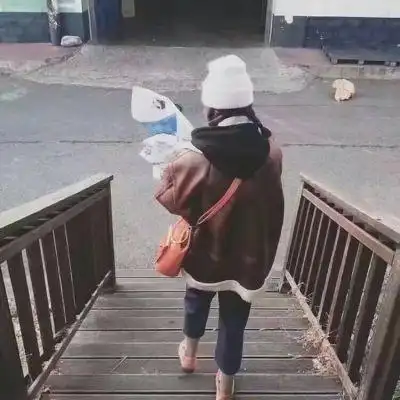 伤感难过的女生背影头像2020最新 欢迎你走上爱我这条不归路