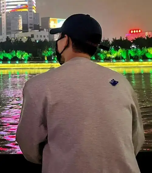 杨洋超话#杨洋0909生日快乐#yy#杨洋的立立星辰#背影