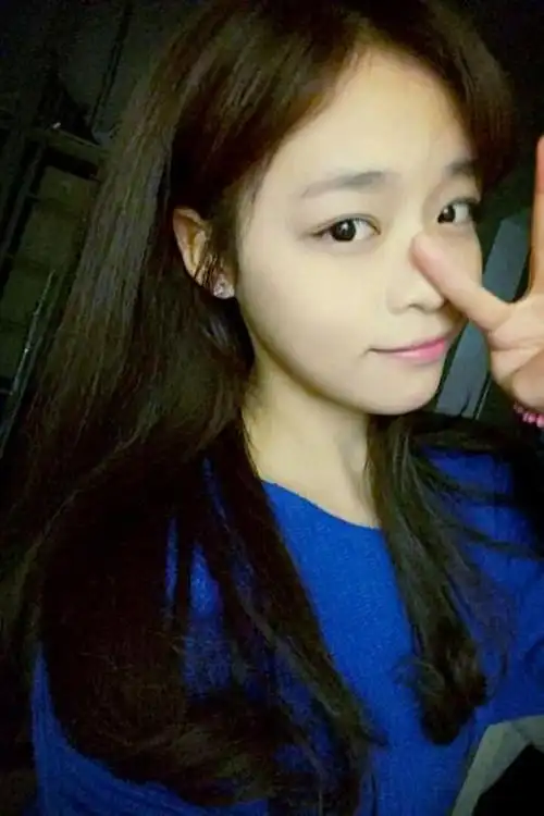 关于黄霄云的人品和整容