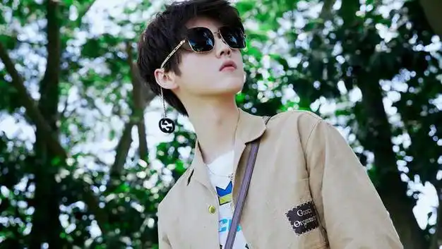 鹿晗男扮女装一头金色长假发亮相网友直呼美女你谁