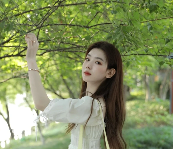 王思聪疑似新恋情曝光,和一女生牵手逛街,孙一宁已经不香了吗?