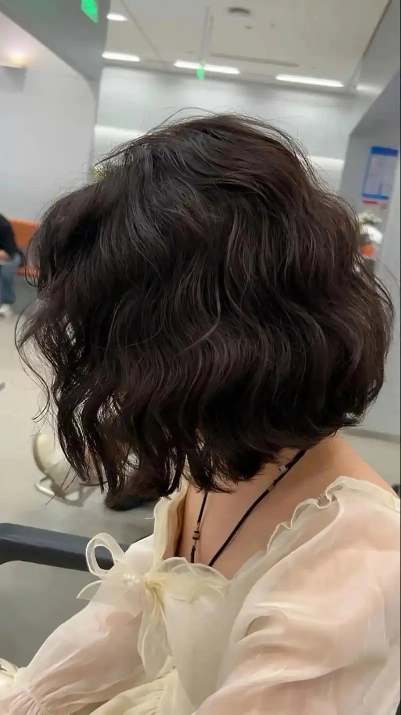 港风气质短发,免打理蓬松气垫烫!适合服帖扁塌,没有型体,烫后 - 抖音