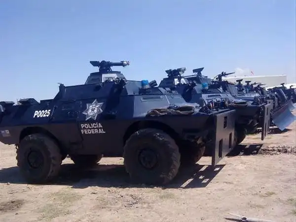 墨西哥特警装备不好不然都不是毒贩对手