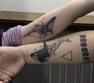 情侣纹身必分手情侣纹身分手后怎么办