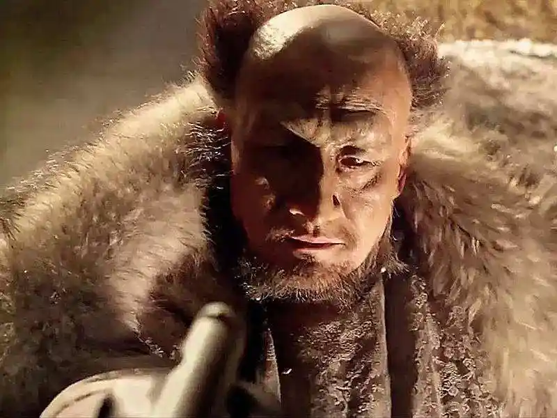 与邱淑贞张曼玉合作,却唯独偏爱丑妻,60岁的梁家辉是真宠妻狂魔