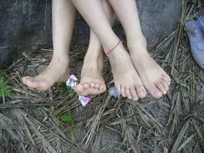 血液循环,还舒服,还省钱,女孩子光脚还漂亮,有些女孩一直都喜欢光脚